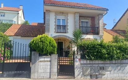 Vista exterior de Casa o xalet en venda en Piélagos amb Balcó