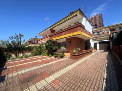 Vista exterior de Casa o xalet en venda en Punta Umbría amb Jardí privat, Terrassa i Traster