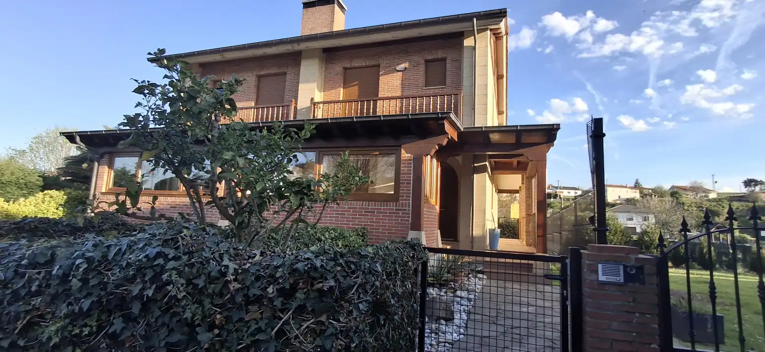 Vista exterior de Casa o chalet en venta en Santillana del Mar con Calefacción, Jardín privado y Parquet