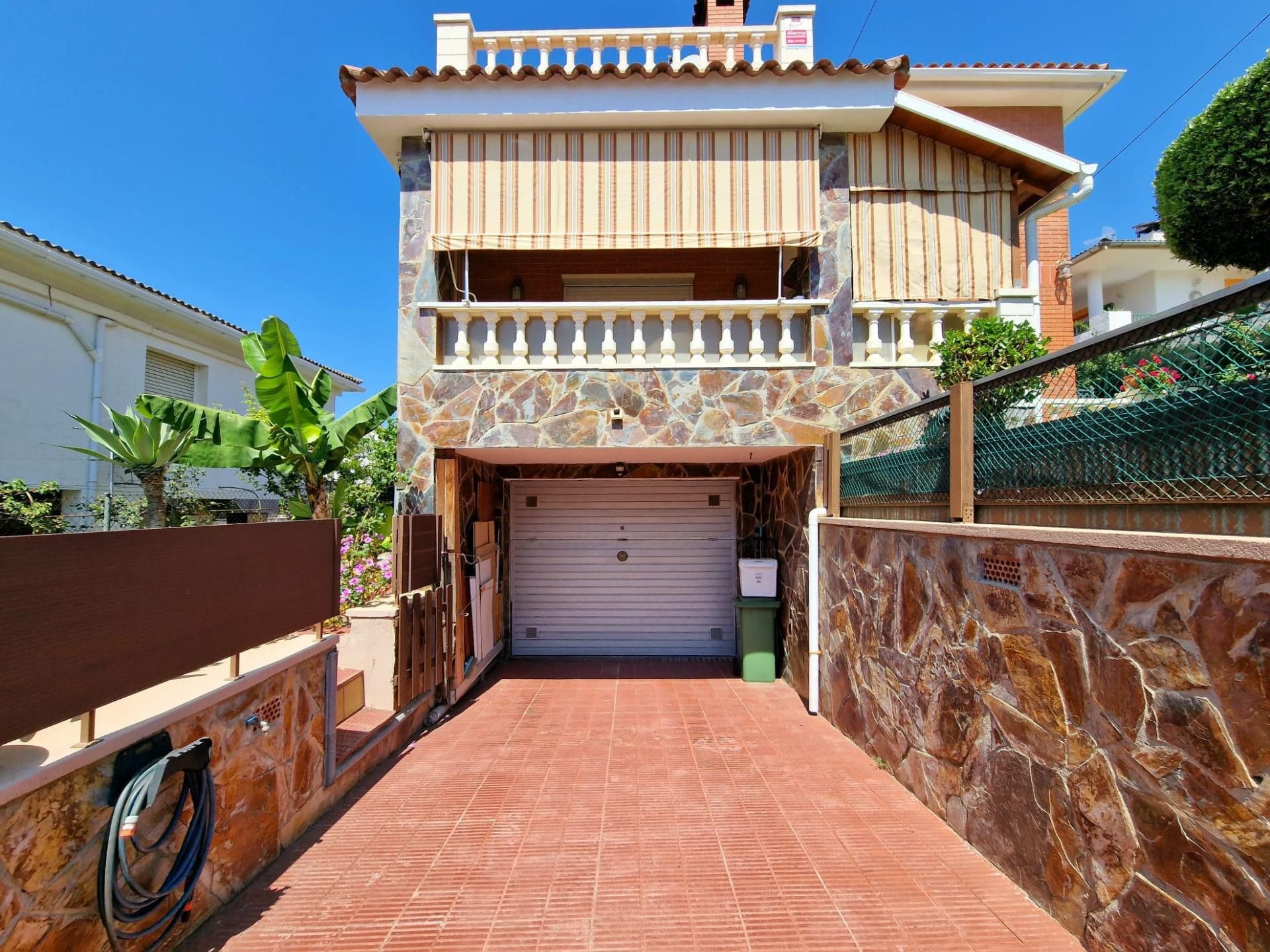 Exterior view of House or chalet for sale in Cunit  with Air Conditioner, Heating and Private garden