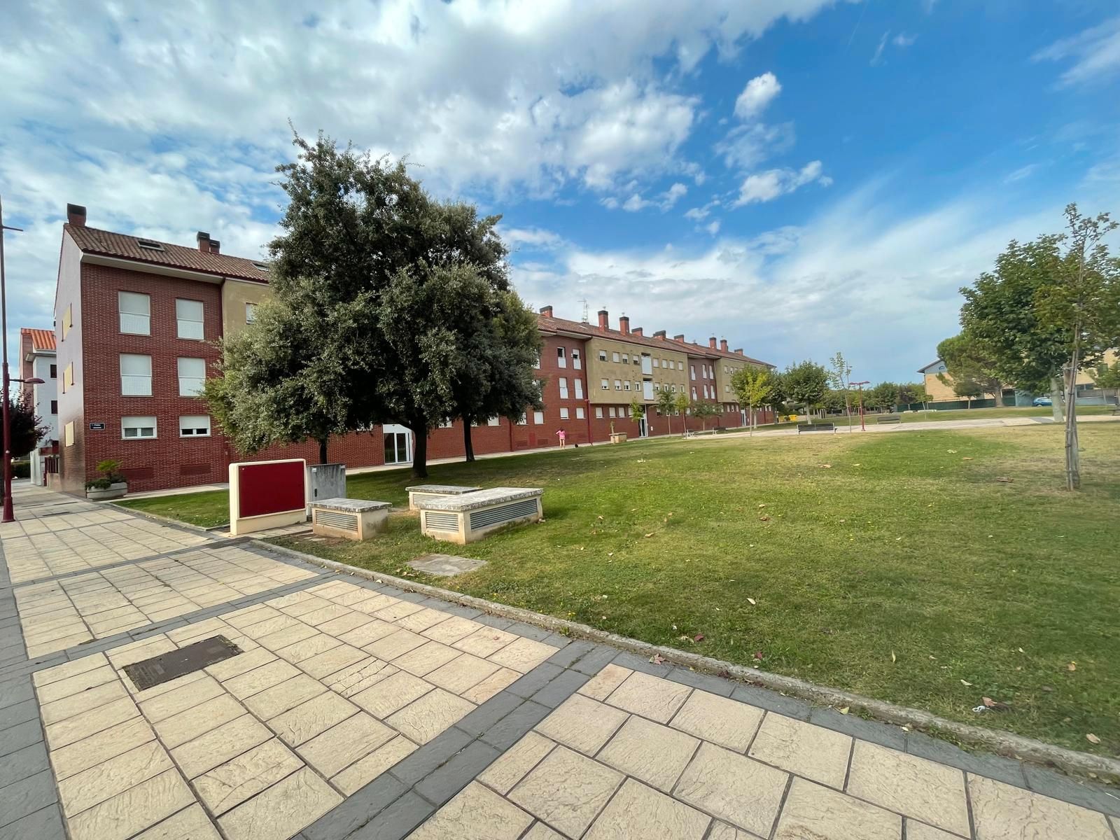 Vista exterior de Apartamento en venta en Haro con Calefacción y Trastero