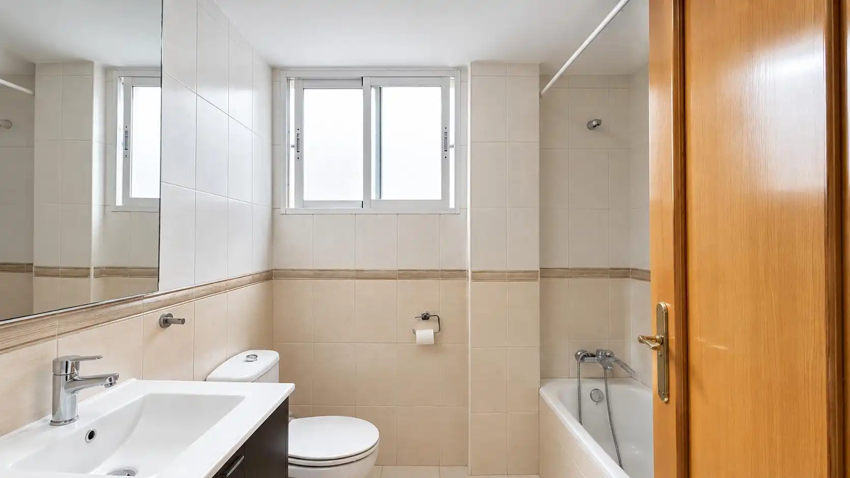 Bathroom of Flat for sale in Carlet, Valencia