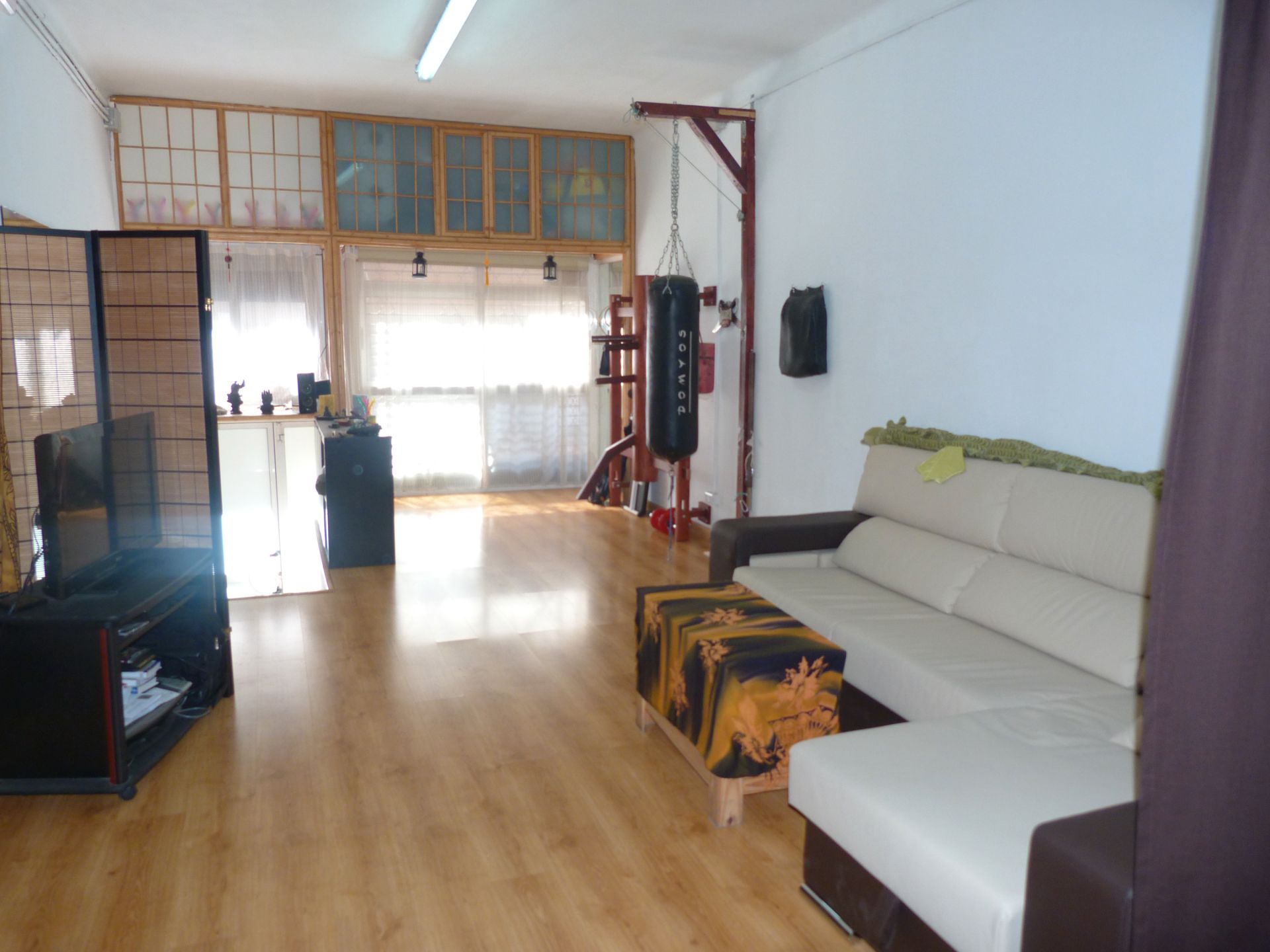Living room of Premises for sale in Santa Coloma de Gramenet  with Parquet flooring