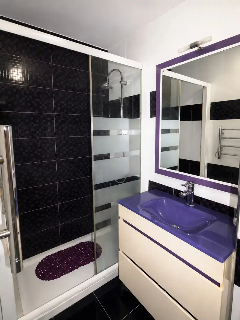 Bathroom of Flat for rent in Gijón   with Heating, Parquet flooring and Storage room
