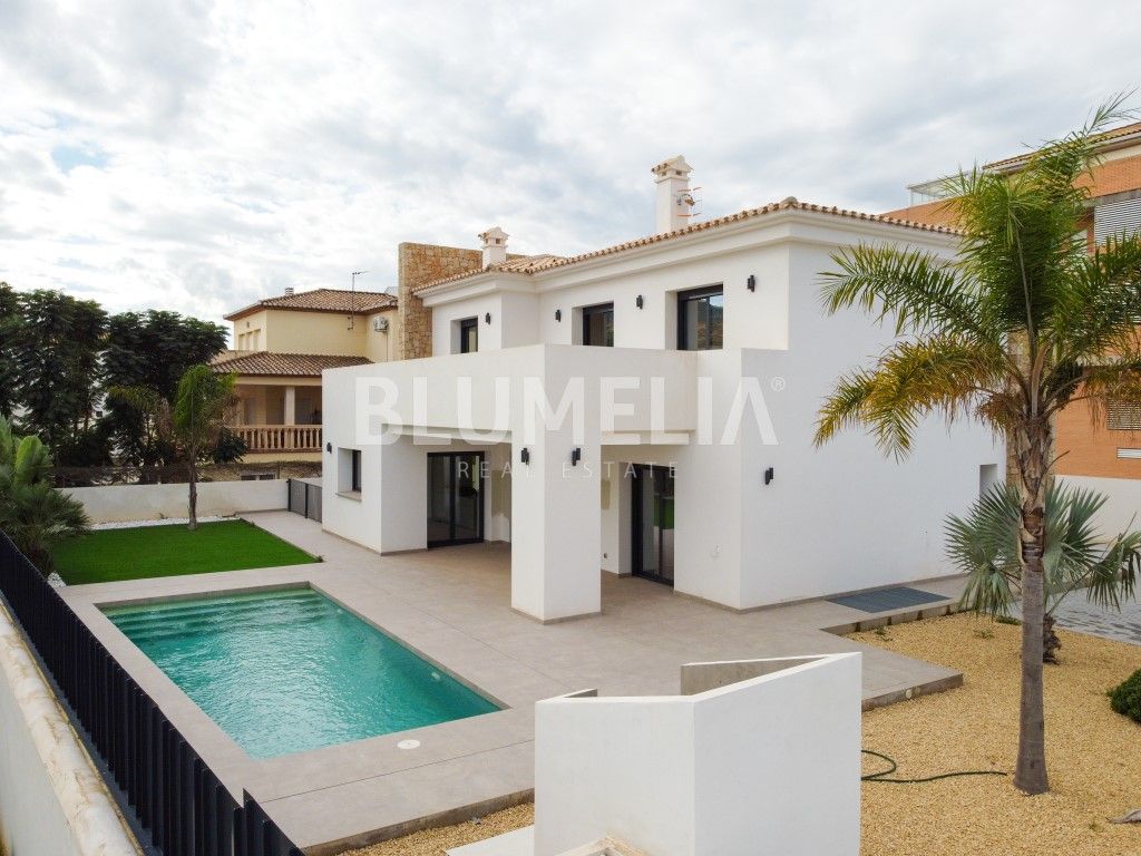 Exterior view of House or chalet for sale in Dénia  with Air Conditioner, Heating and Private garden