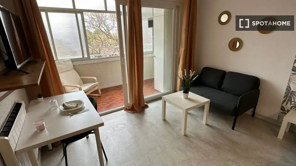 Living room of Flat for rent in Alcalá de Henares  with Air Conditioner, Heating and Furnished