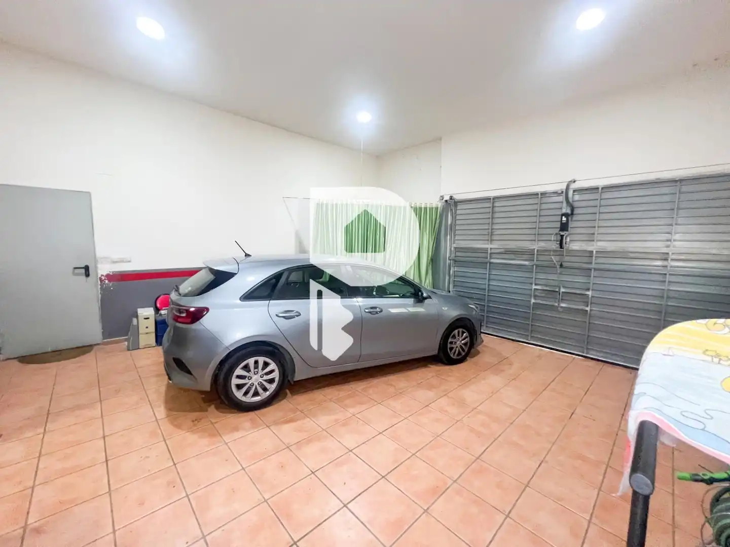 Aparcament de Casa o xalet en venda en Vallirana amb Aire condicionat, Calefacció i Jardí privat