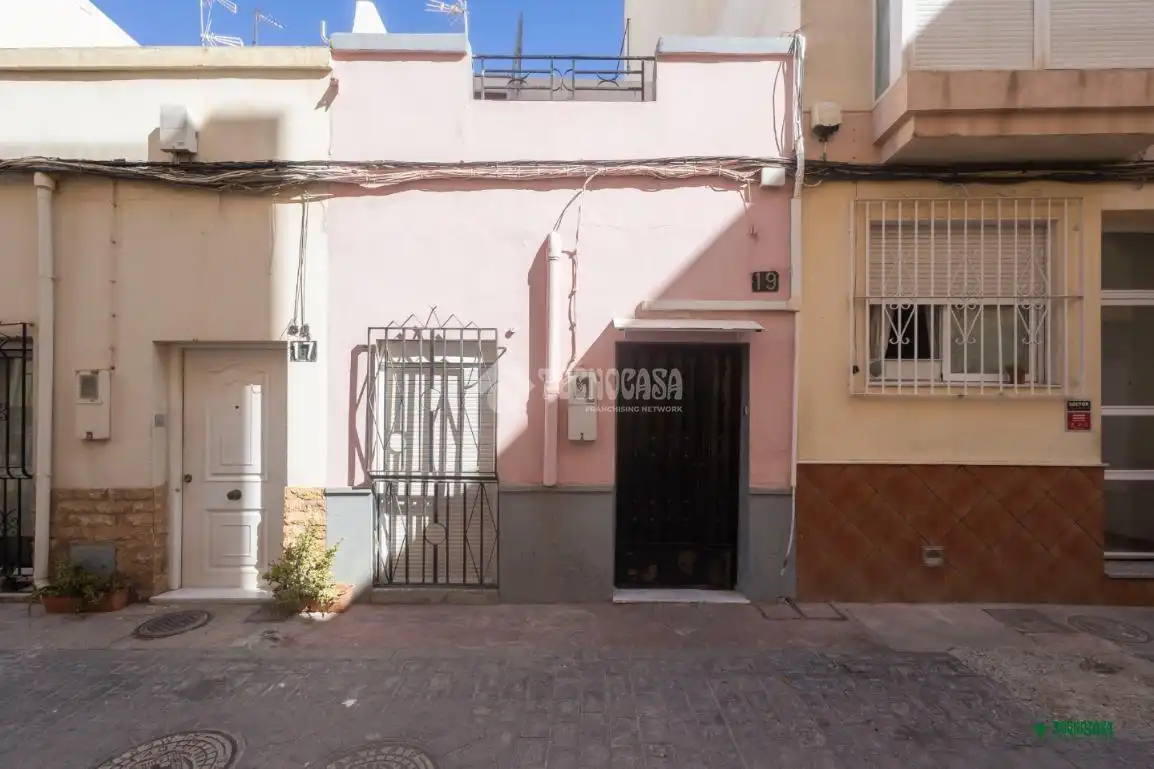 Vista exterior de Casa o xalet en venda en Almería