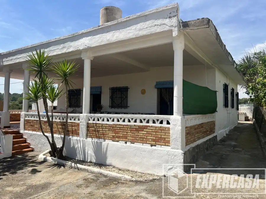 Vista exterior de Casa o xalet en venda en Torrent amb Terrassa i Piscina