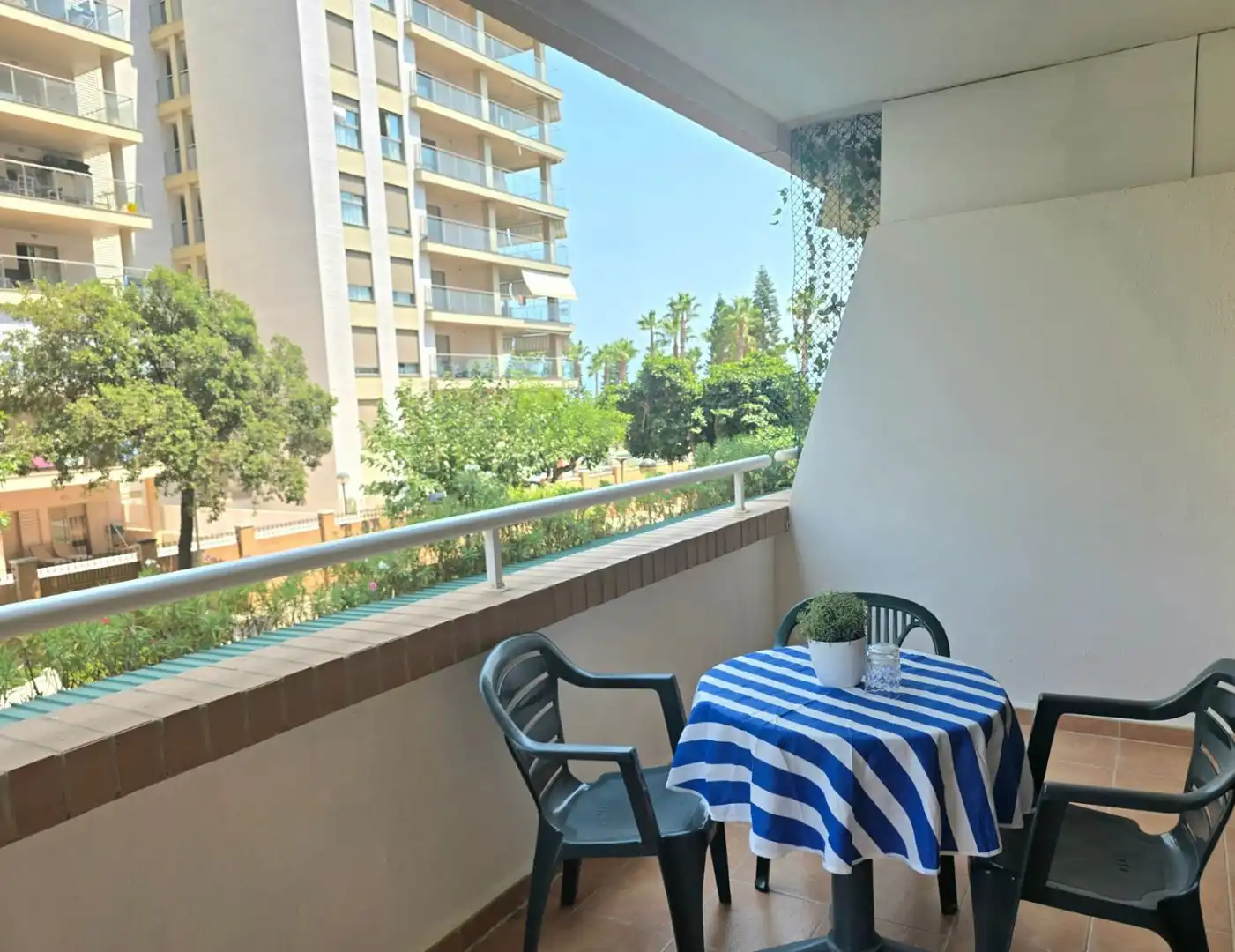 Apartament amb terrassa en venda a AMPLARIES 37