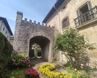 Vista exterior de Casa adosada en venda en Elorrio amb Jardí privat, Terrassa i Traster