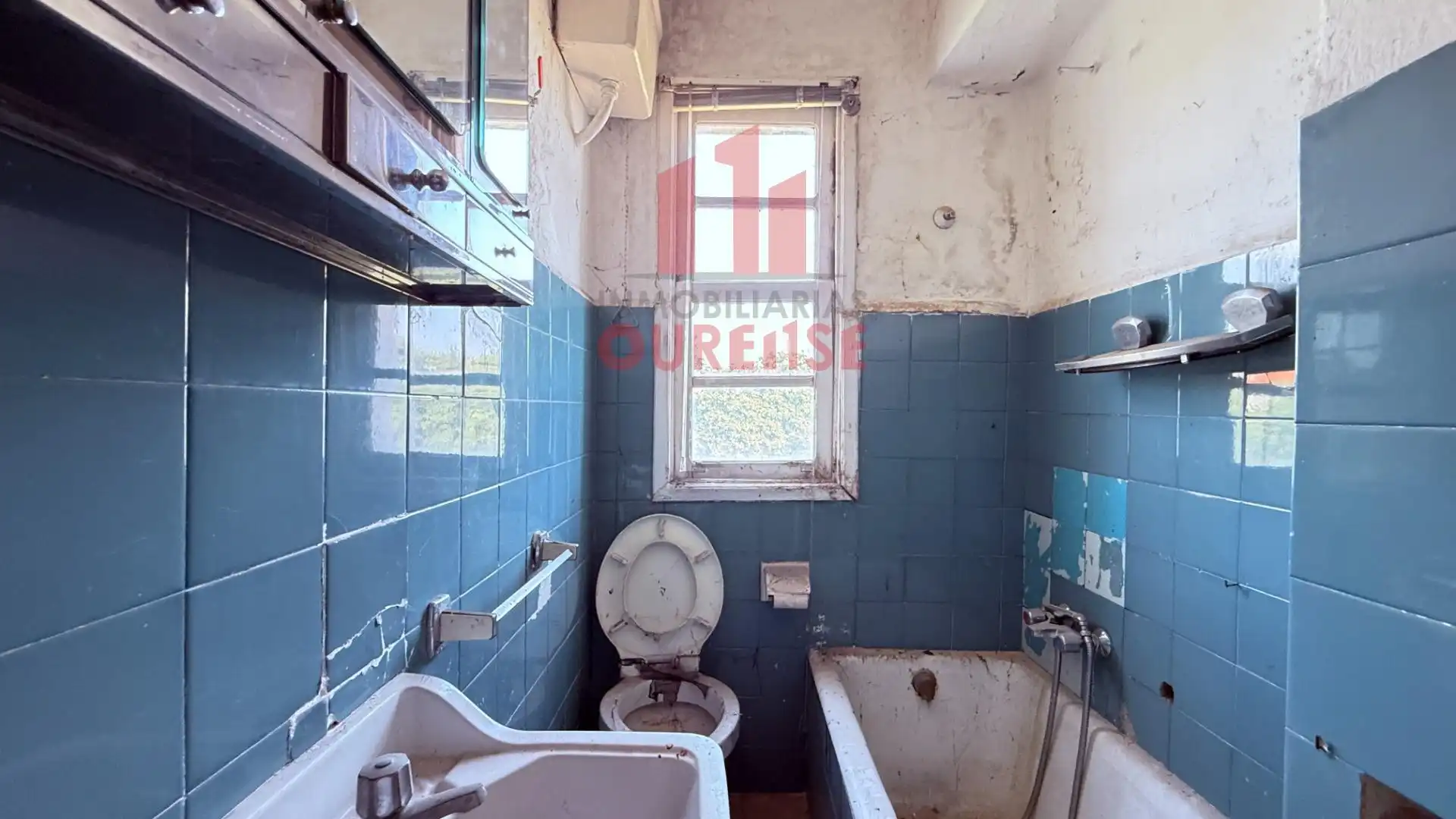 Bathroom of Buildings for sale in Ourense Capital 