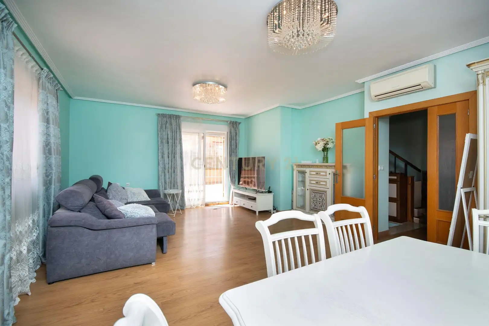 Sala de estar de Casa adosada en venta en Alicante / Alacant con Aire acondicionado, Balcón y Piscina comunitaria