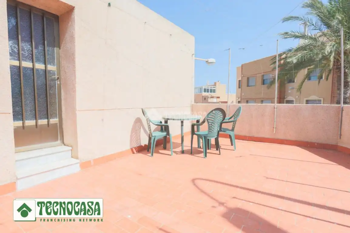 Terrasse von Einfamilien-Reihenhaus zum Verkauf in Adra mit Terrasse