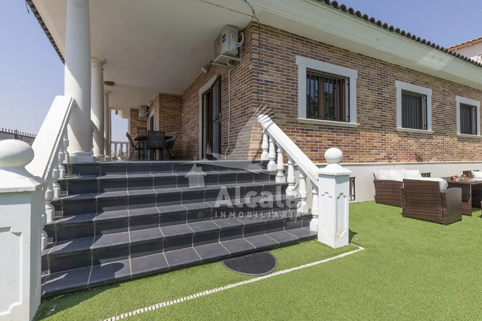 Vista exterior de Casa o xalet en venda en Santa Olalla amb Aire condicionat, Calefacció i Piscina