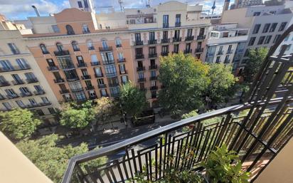 Vista exterior de Àtic en venda en  Madrid Capital amb Aire condicionat, Terrassa i Balcó