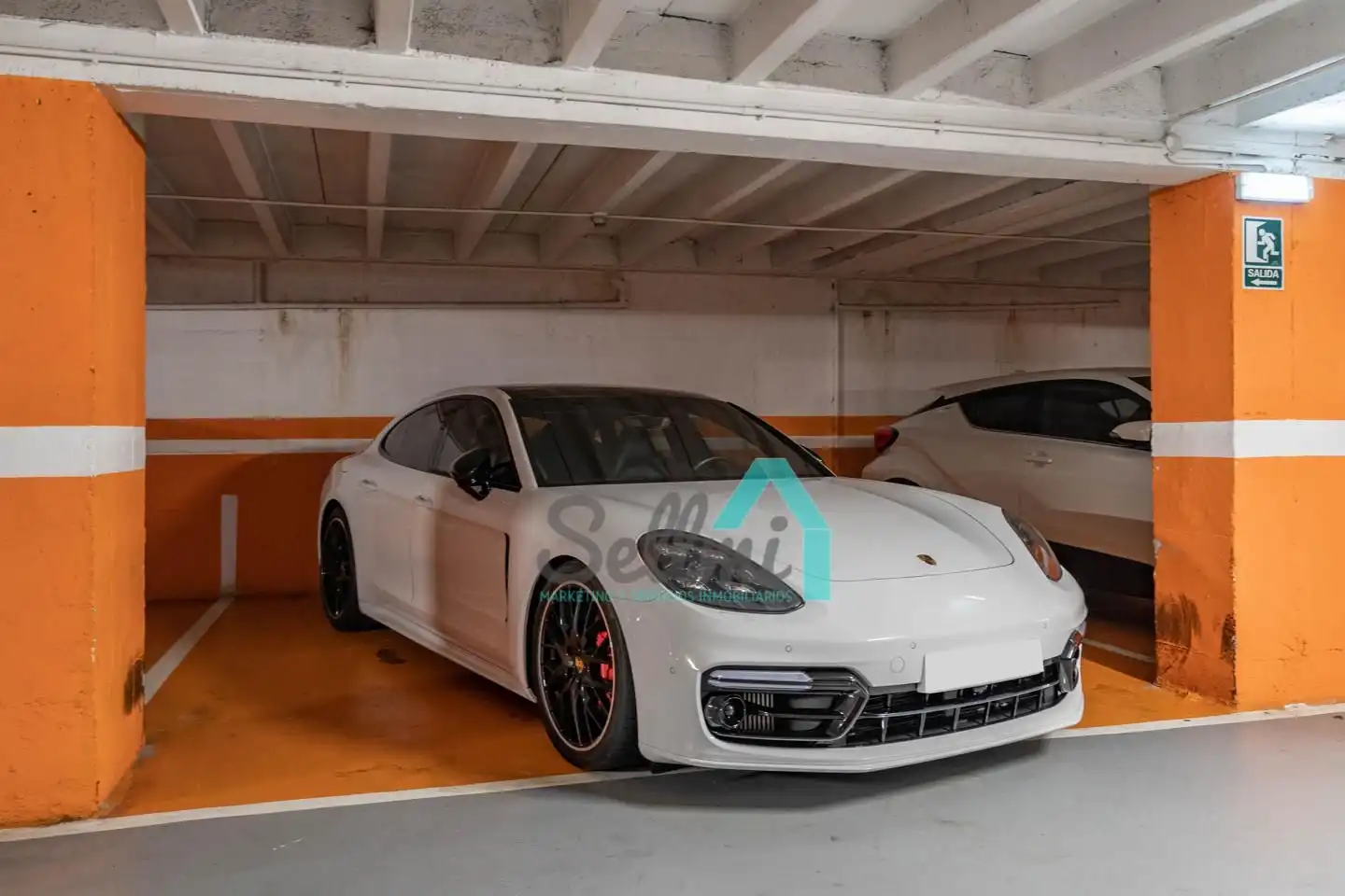 Parking de Piso en venta en Oviedo  con Calefacción, Parquet y Terraza