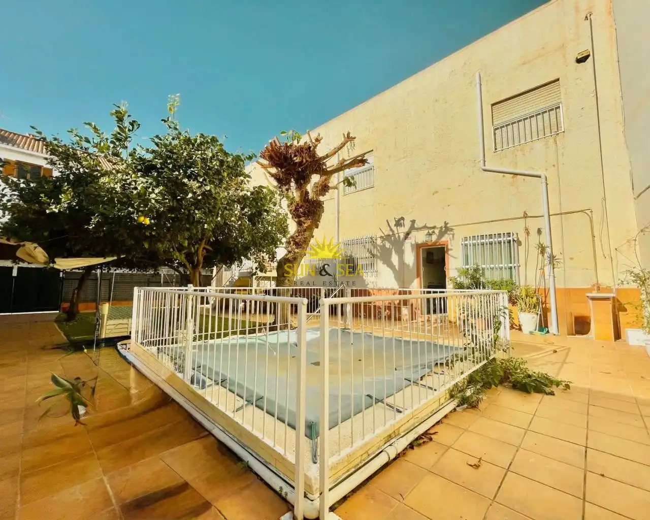 Vista exterior de Casa o chalet en venta en San Pedro del Pinatar con Calefacción, Piscina y Amueblado