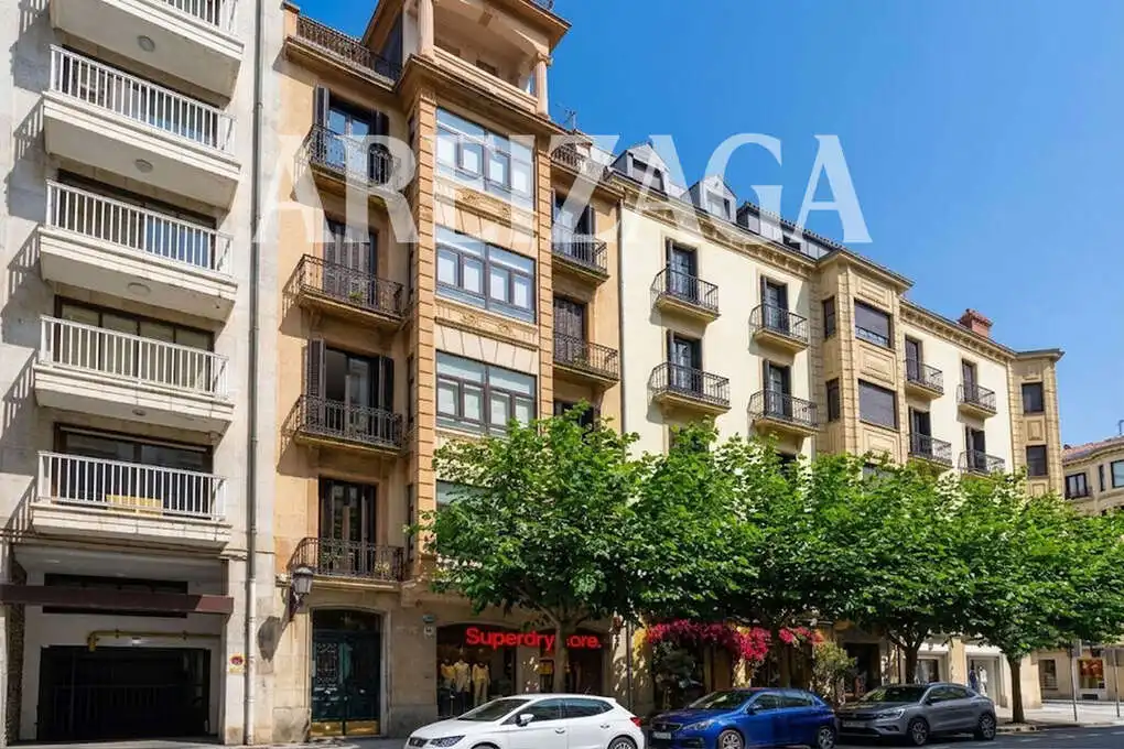 Vista exterior de Piso en venta en Donostia - San Sebastián  con Calefacción y Balcón