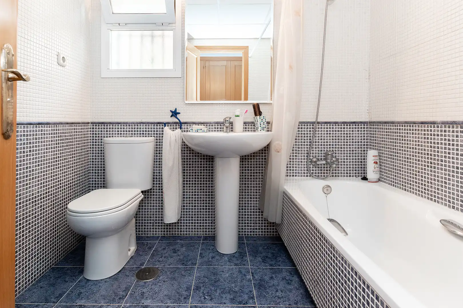 Bathroom of Houses for sale in Málaga