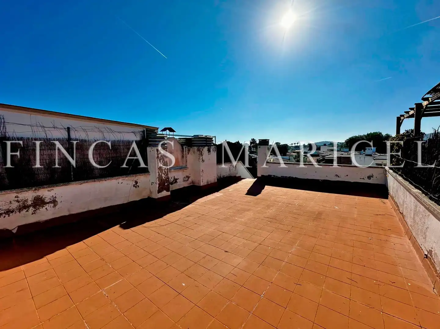 Vista exterior de Ático en venta en Sitges con Calefacción, Terraza y Piscina comunitaria