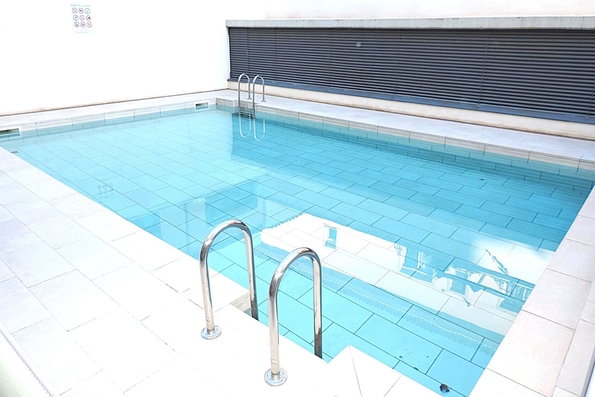 Swimming pool of Flat for sale in Badalona  with Air Conditioner, Heating and Parquet flooring
