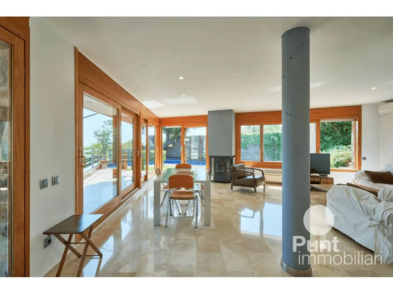 Sala d'estar de Casa o xalet en venda en Premià de Dalt amb Aire condicionat, Calefacció i Jardí privat