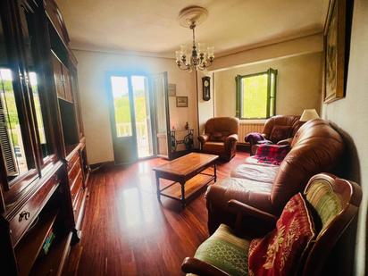 Sala d'estar de Pis en venda en Andoain amb Calefacció, Parquet i Moblat