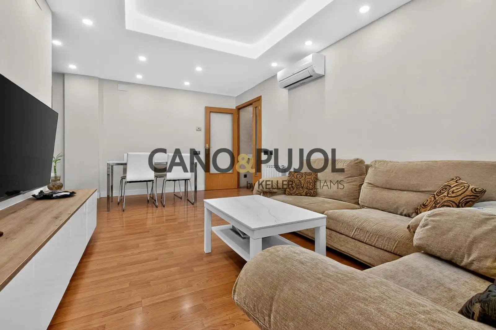 Sala d'estar de Pis en venda en Rubí amb Aire condicionat, Calefacció i Jardí privat