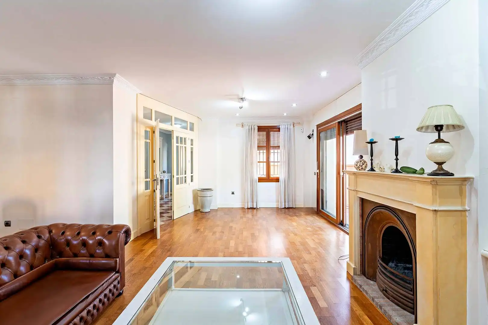 Sala d'estar de Casa o xalet en venda en Almería amb Jardí privat, Terrassa i Alarma