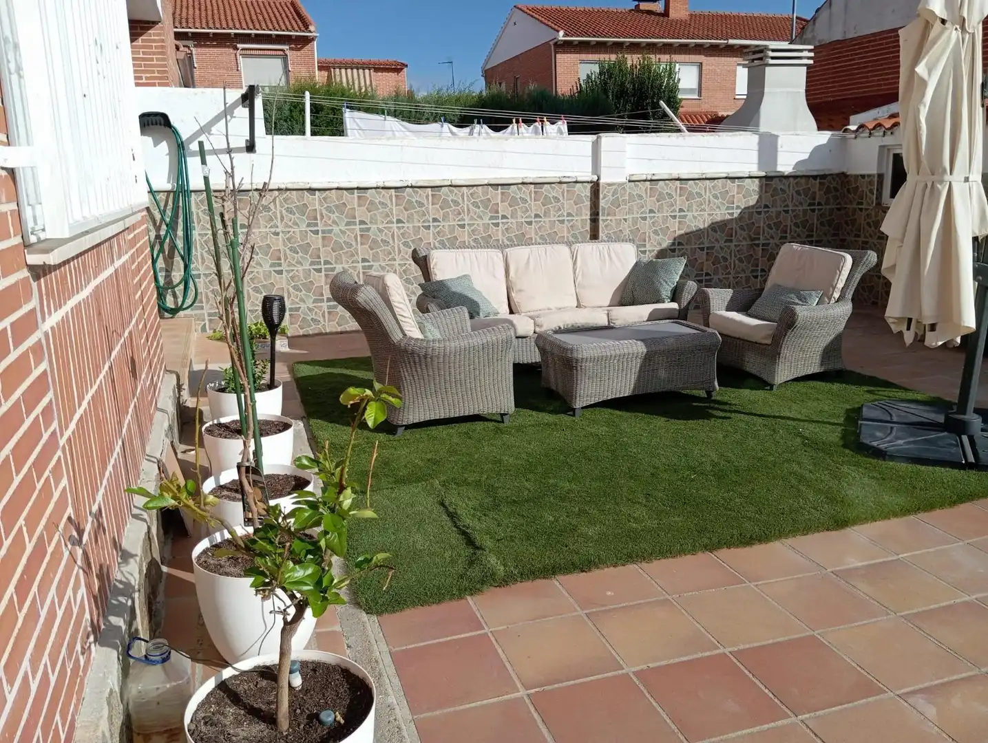 Terrassa de Casa adosada en venda en Cedillo del Condado amb Calefacció, Jardí privat i Terrassa