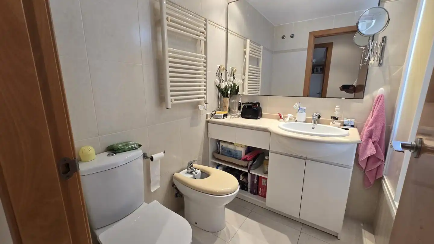 Baño de Apartamento de alquiler en Gandia con Terraza, Amueblado y Piscina comunitaria