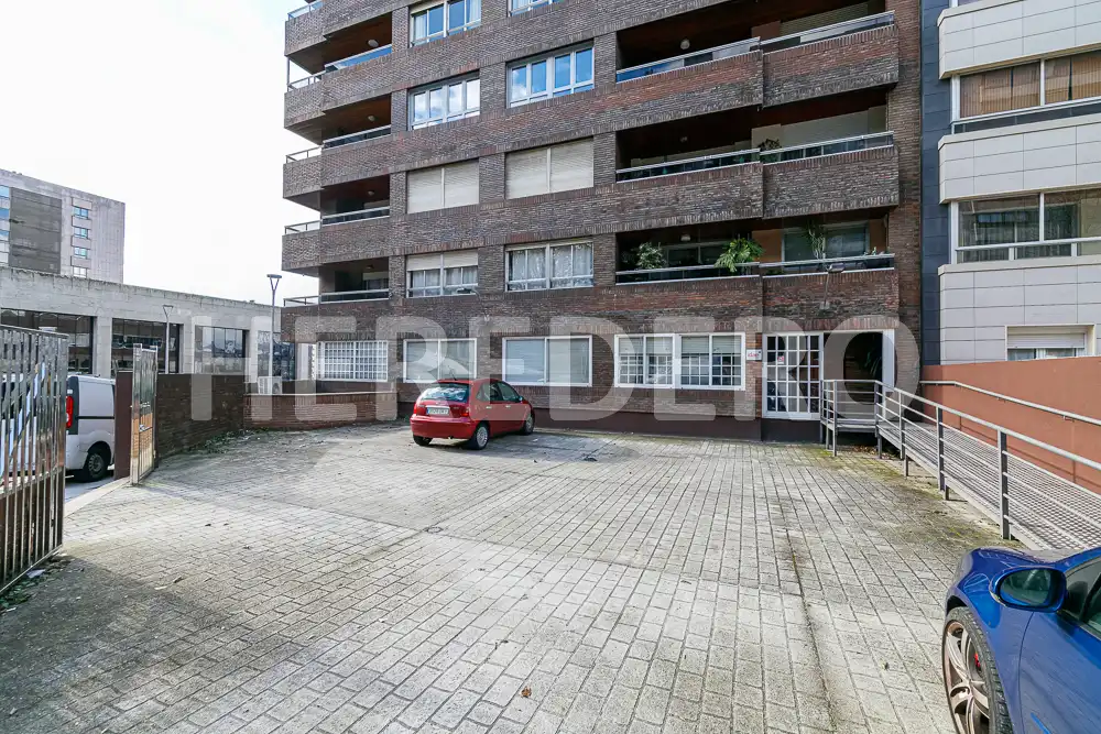 Außenansicht von Wohnung zum Verkauf in Vigo  mit Heizung und Parkett