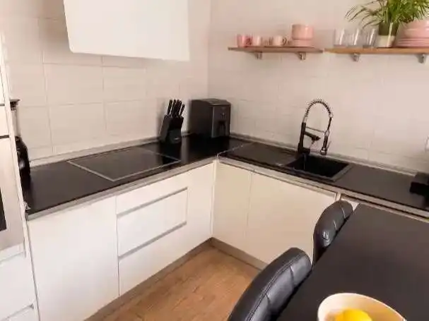 Villa con balcone in vendita a Brenes, imagen 2