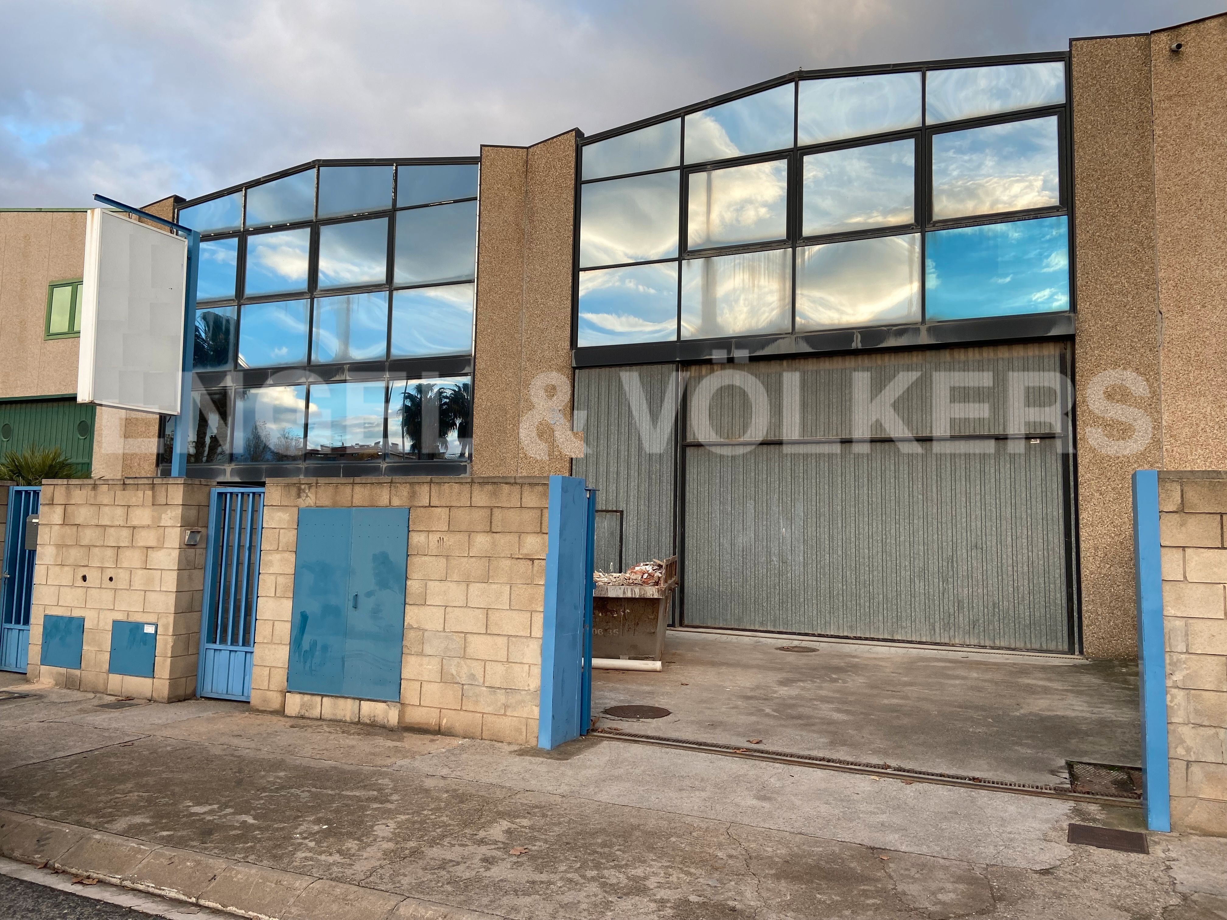 Vista exterior de Nau industrial de lloguer en El Prat de Llobregat