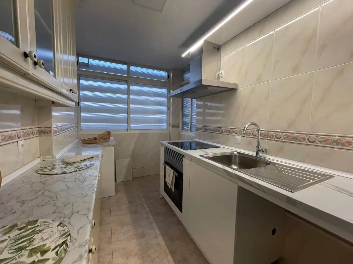 Kitchen of Flat for rent in Madrid  with Air Conditioner, Heating and Parquet flooring