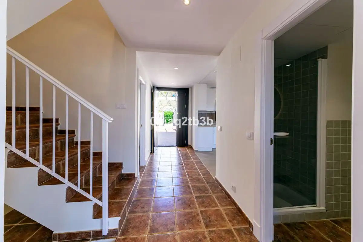 Casa adosada de alquiler en Estepona con Aire acondicionado, Jardín privado y Terraza