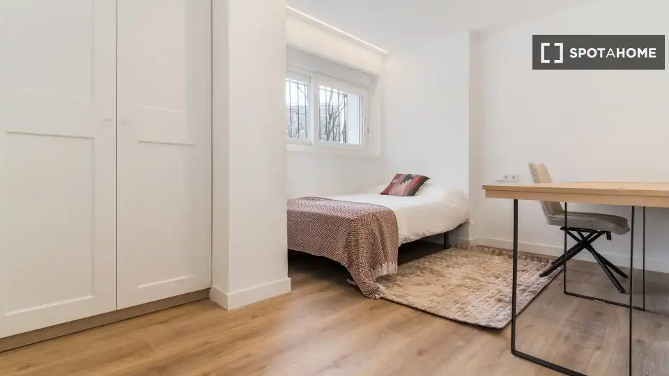 Bedroom of Flat for share in Centro