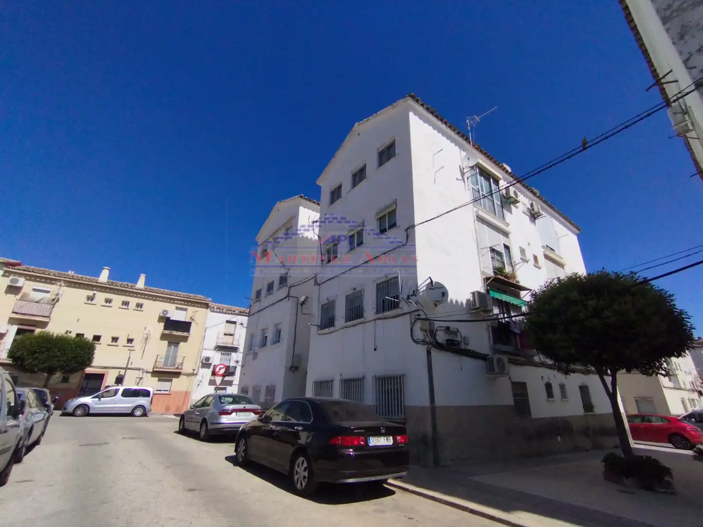 Vista exterior de Pis en venda en Jaén amb Alarma