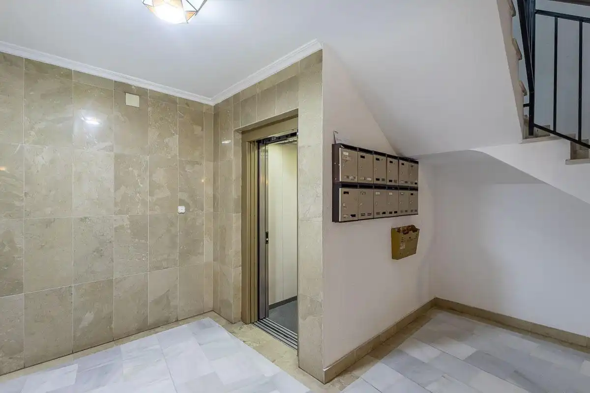 Flat for sale in Granada  with Air Conditioner, Heating and Alarm