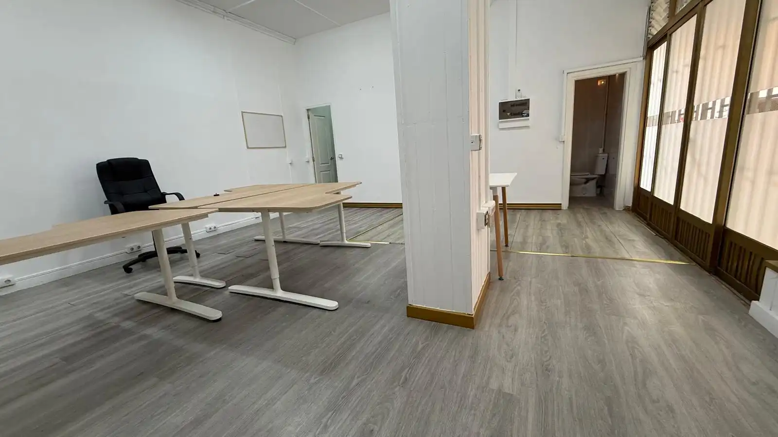 Commercial properties for rent in Arona  with Air Conditioner, Parquet flooring and Internet
