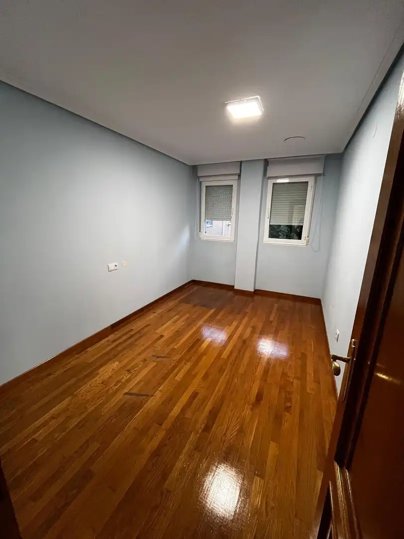 Schlafzimmer von Wohnung zur Miete in Ponferrada mit Heizung und Balkon
