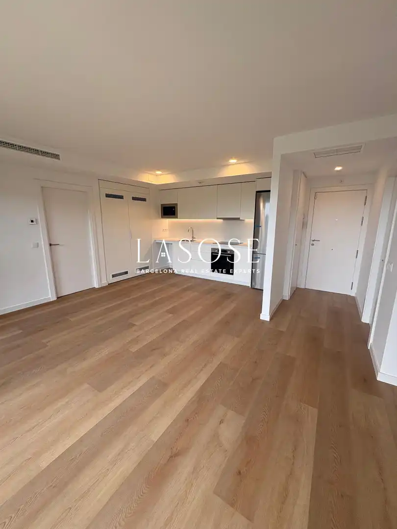 Vista exterior de Piso de alquiler en Barcelona con Terraza y Piscina comunitaria