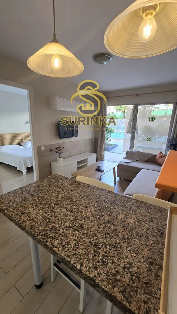 Sala de estar de Piso de alquiler en San Bartolomé de Tirajana con Terraza, Piscina y Amueblado