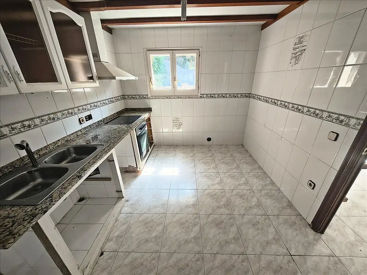Kitchen of Houses for sale in Vallgorguina