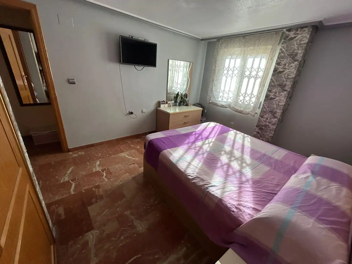 Dormitori de Apartament en venda en Torrevieja amb Terrassa i Balcó