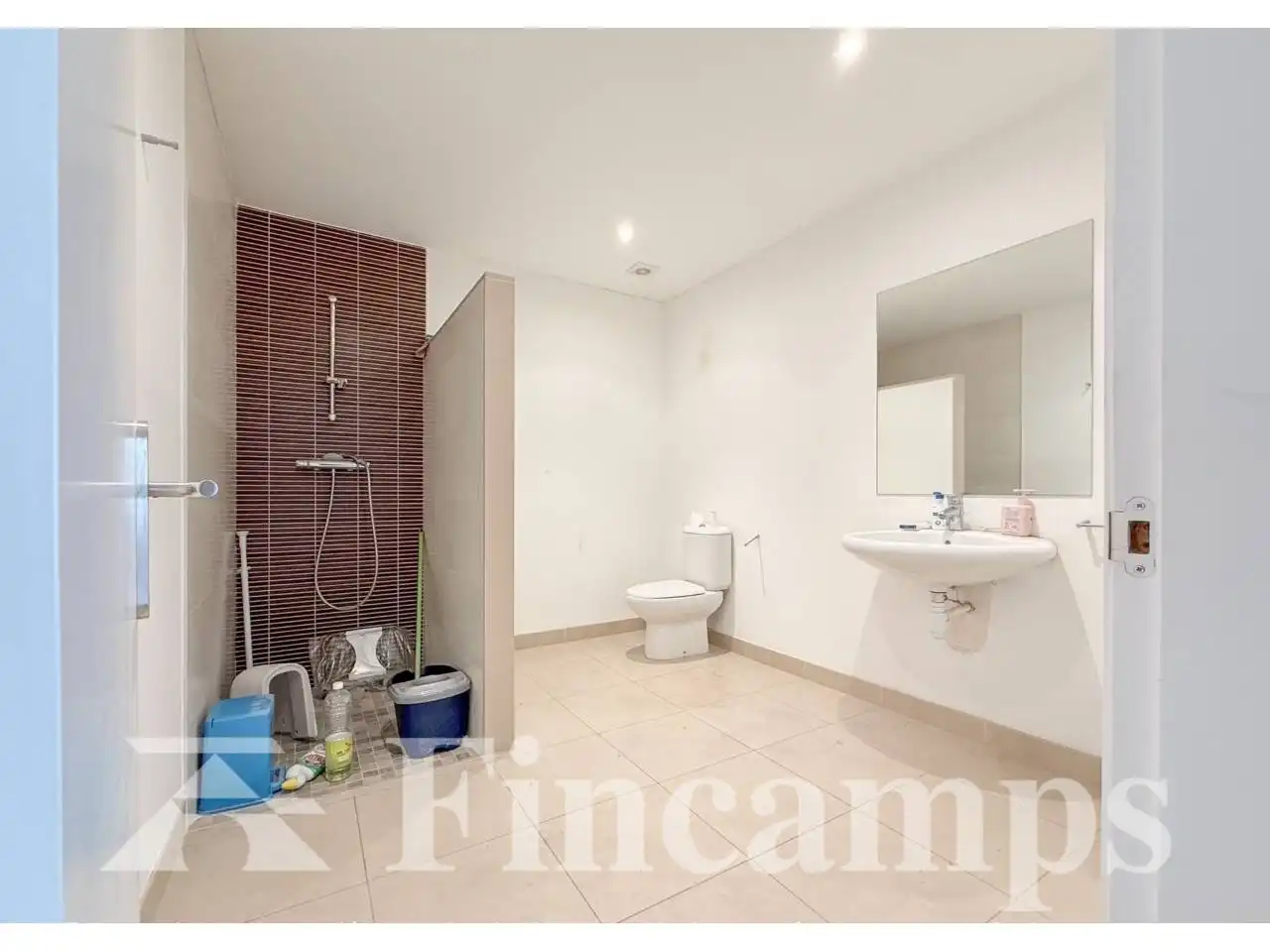 Badezimmer von Fabrikhallen zur Miete in Balenyà mit Heizung und Alarm