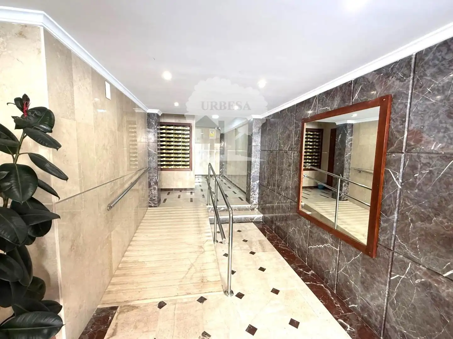 Piso en venta en Torrenueva Costa con Terraza, Piscina y Piscina comunitaria