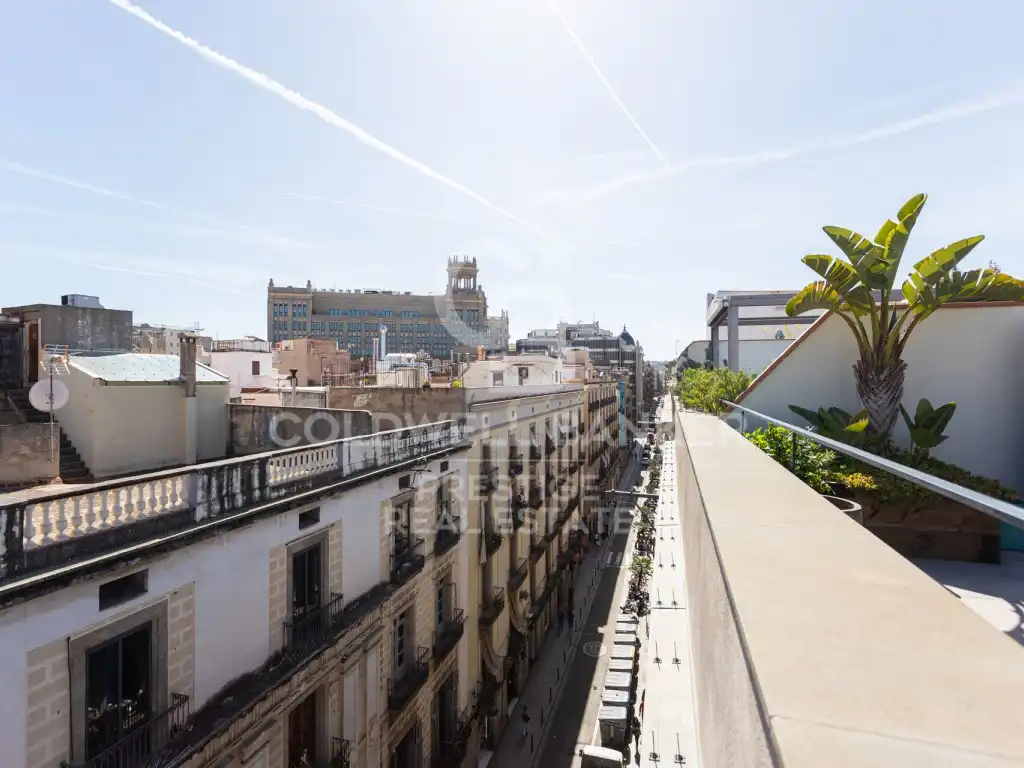 Vista exterior de Àtic en venda en Barcelona amb Aire condicionat, Terrassa i Piscina