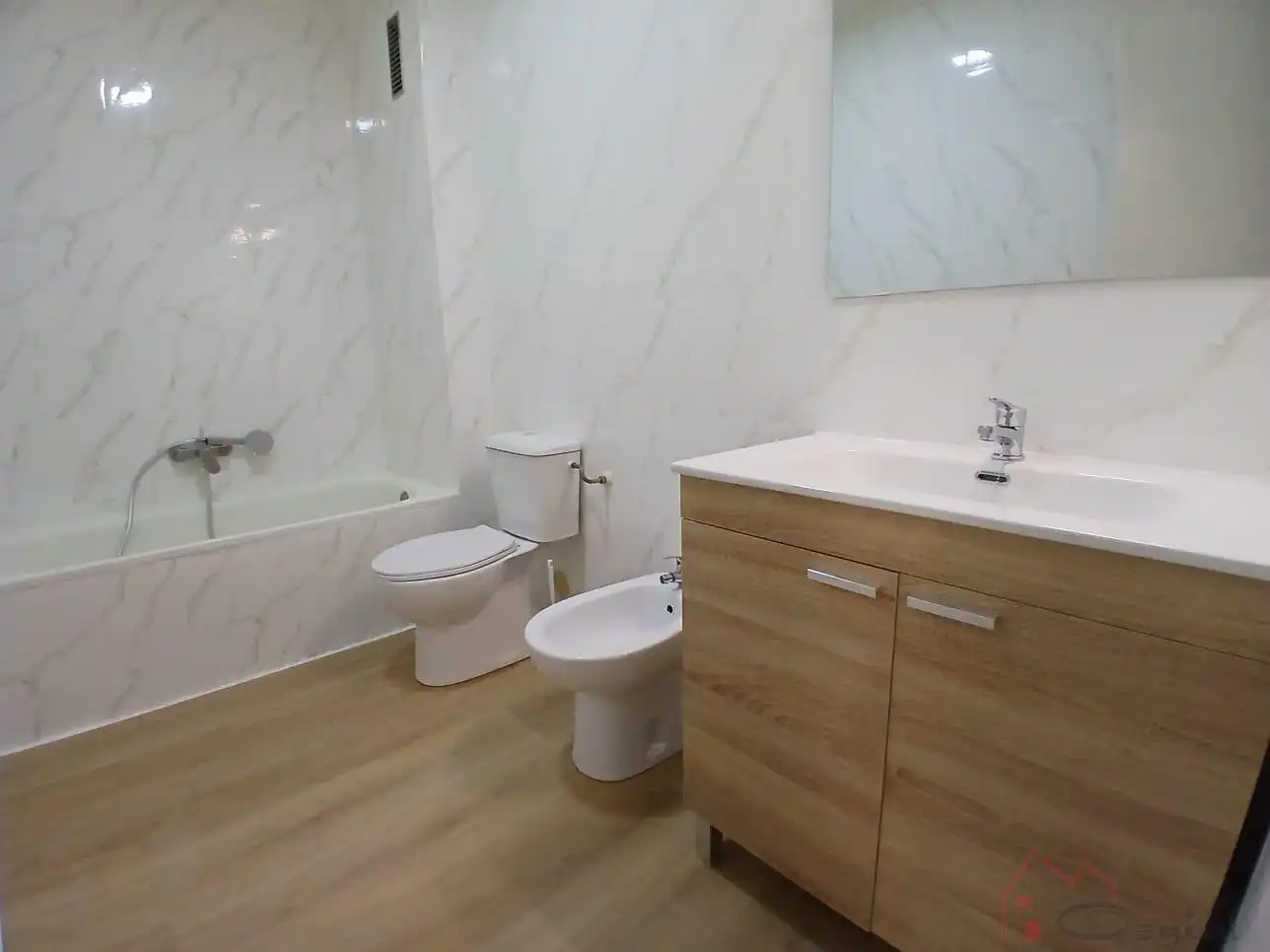 Bathroom of Flat for sale in Benifaió  with Air Conditioner, Heating and Storage room